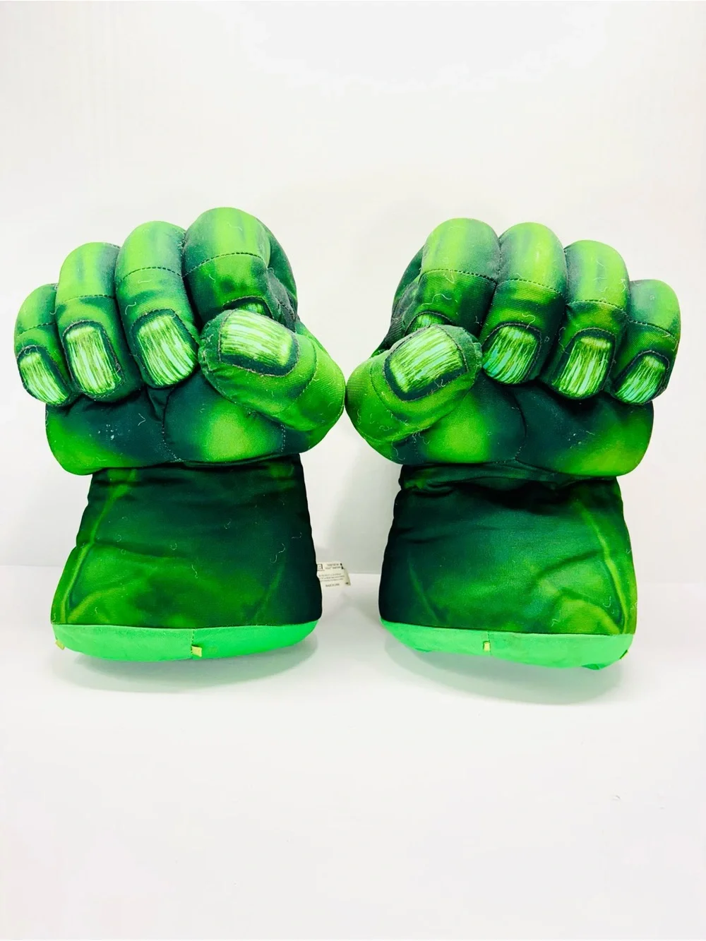 2008 Hasbro Marvel Incredible Hulk Smash Hands Fists Gloves Sound Tested Works